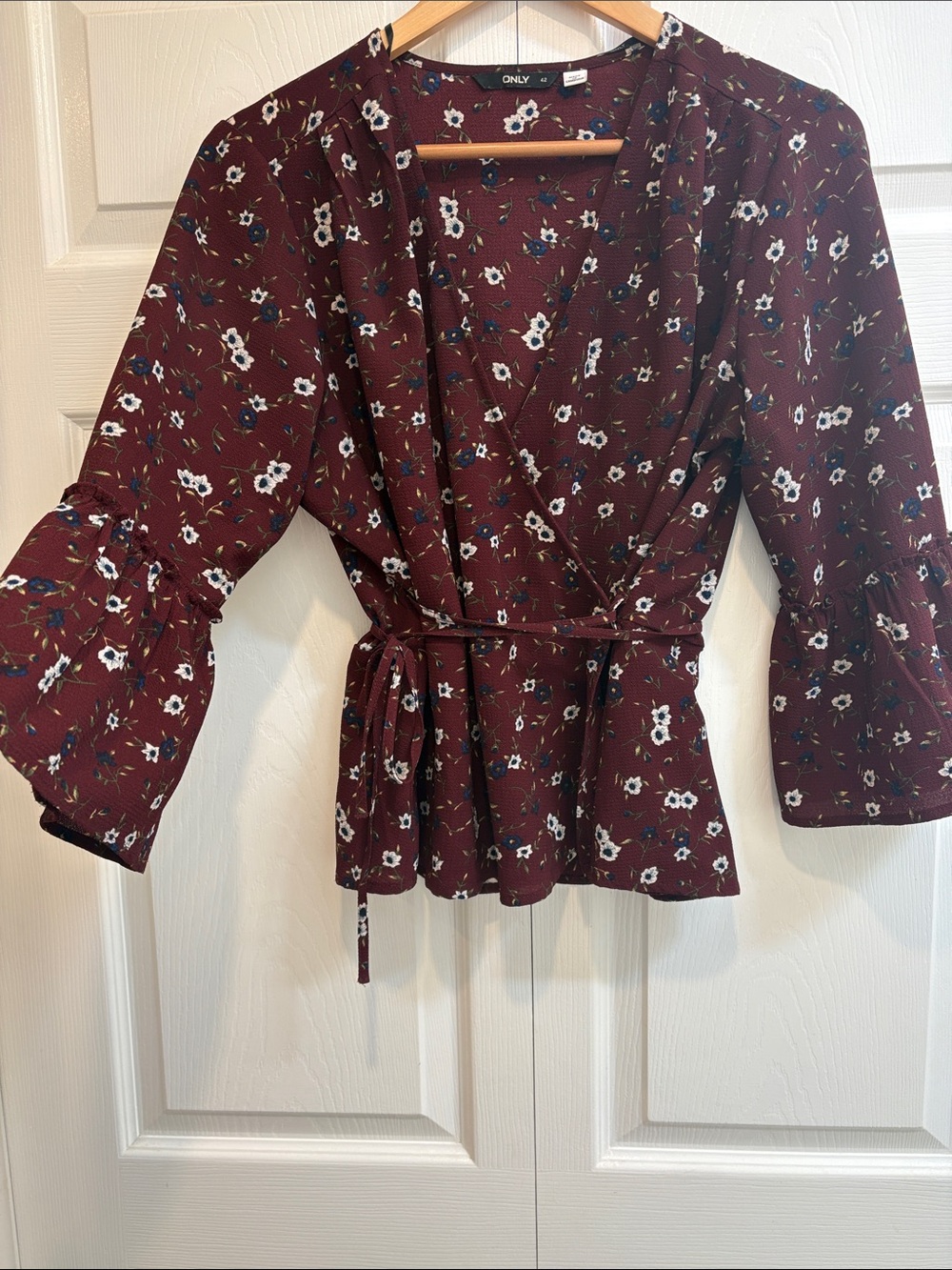 ONLY Dark Red Floral Wrap Top Blue White Flowers Flounce Bell Sleeve Size Large
